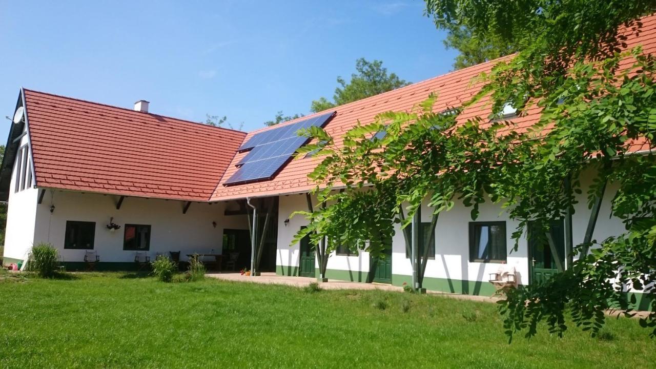Hotel Hunor Lovastanya Kunbaracs Zewnętrze zdjęcie