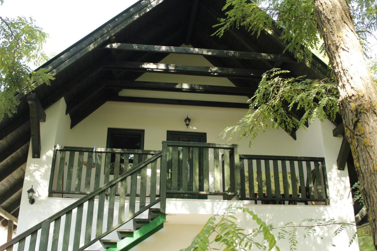 Hotel Hunor Lovastanya Kunbaracs Zewnętrze zdjęcie