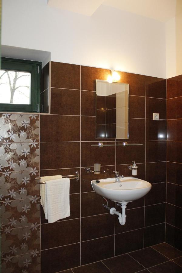 Hotel Hunor Lovastanya Kunbaracs Zewnętrze zdjęcie